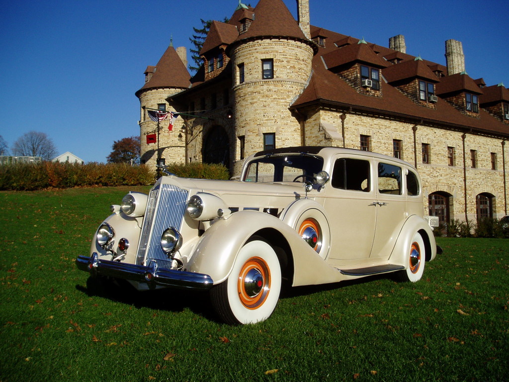 Arrive in Style : Antique Wedding Car